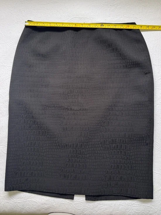 Tahari Black Textured Pencil Skirt Size 14 Croc Embossed Lined Classic Workwear - Picture 7 of 16